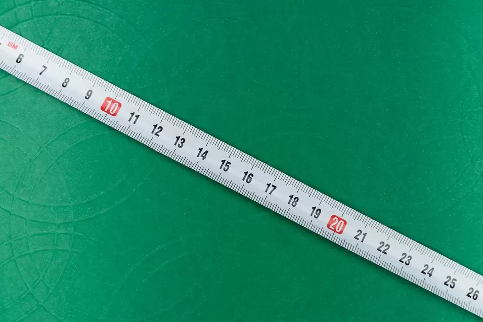 büyütmeden önce penisi ölçmek için santimetre