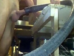 Evde bir üyeyi artırmak için bir elektrikli süpürge kullanmak